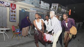 Teroristický útok v Somálsku si vyžádal nespočet obětí. Mluví se o 29 mrtvých a 80 zraněných, (1. 3. 2019).