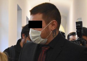 Lukáš N., obžalovaný z teroristického útoku, u Krajského soudu v Plzni.