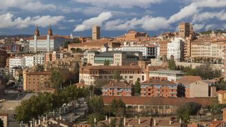 Teruelská dvojčata. To jsou majestátní mudéjarské věže San Martín a San Salvador na východě Španělska