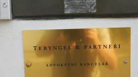 Advokátní kancelář Jiřího Teryngela proslula zastupováním některých kontroverzních osobností, včetně údajného komplice Františka Procházky