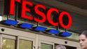 Tesco začalo zase růst a vyplácí dividendu.