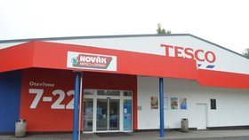 Konec nočních nákupů: Tesco zkracuje otevírací dobu. A kdy si nakoupíte o podzimních svátcích? 