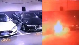 Tesla vyšetřuje videozáznam s explozí svého elektromobilu.