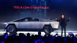 Tesla představila elektrický pickup. Skončilo to prasklinami v neprůstřelném skle