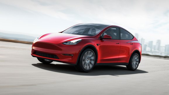 Tesla zahajuje dodávky crossoveru Model Y