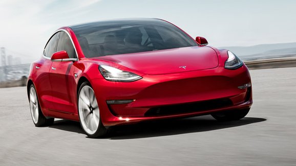 Tesla Model 3 konečně může na evropský trh. Levná není...