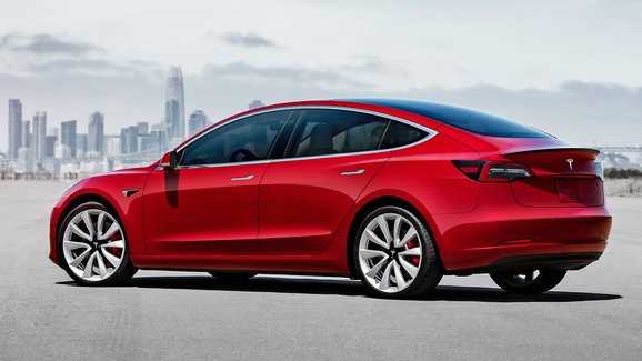 Tesla zlevnila Model 3, Modely S a X ale naopak podražily