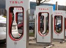 Tesla v roce 2019 dokončí evropskou síť nabíječek Supercharger. U nás jsou zatím tři