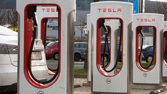 Provoz vozů Tesla se prodraží. Ceny za nabíjení na Superchargerech rapidně rostou