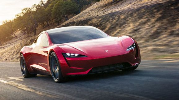 Tesla Roadster je už nezajímavý hypersport překonaný rodinným sedanem