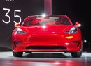 Tesla reaguje na zájem o model 3, hledá další dodavatele baterií