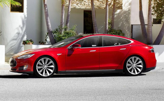 Tesla Motors utrpěla těžkou ztrátu, prodej nedosáhl očekávání