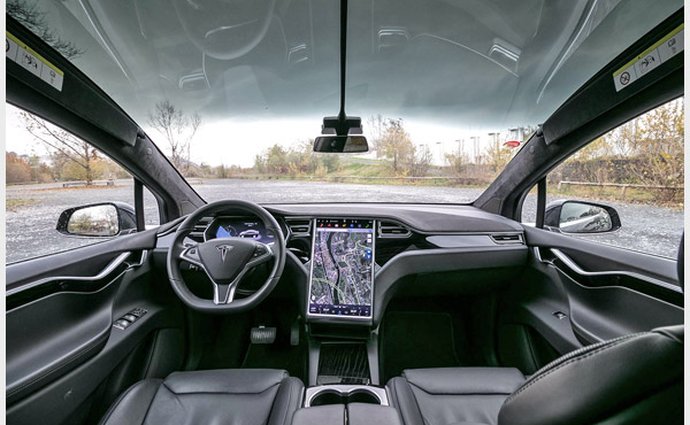 tesla elektromobil testy video redakcnivideo