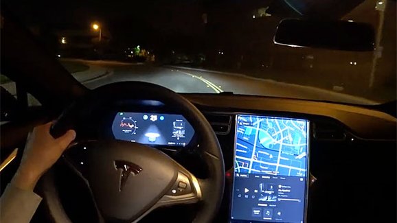 Tesla a její Autopilot: Proč je pořád nepoužitelný?