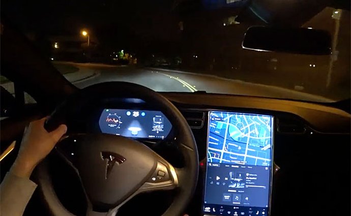 Tesla a její Autopilot: Proč je pořád nepoužitelný?