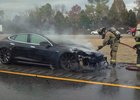 Automobily Tesla trápí požáry, akcie firmy opět klesají