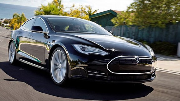 Je to spočítané: Tesla Model S vyprodukuje víc oxidu uhličitého než malá benzinová auta