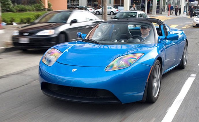 Tesla postaví konkurenci Nissanu Leaf. Bude ale lepší