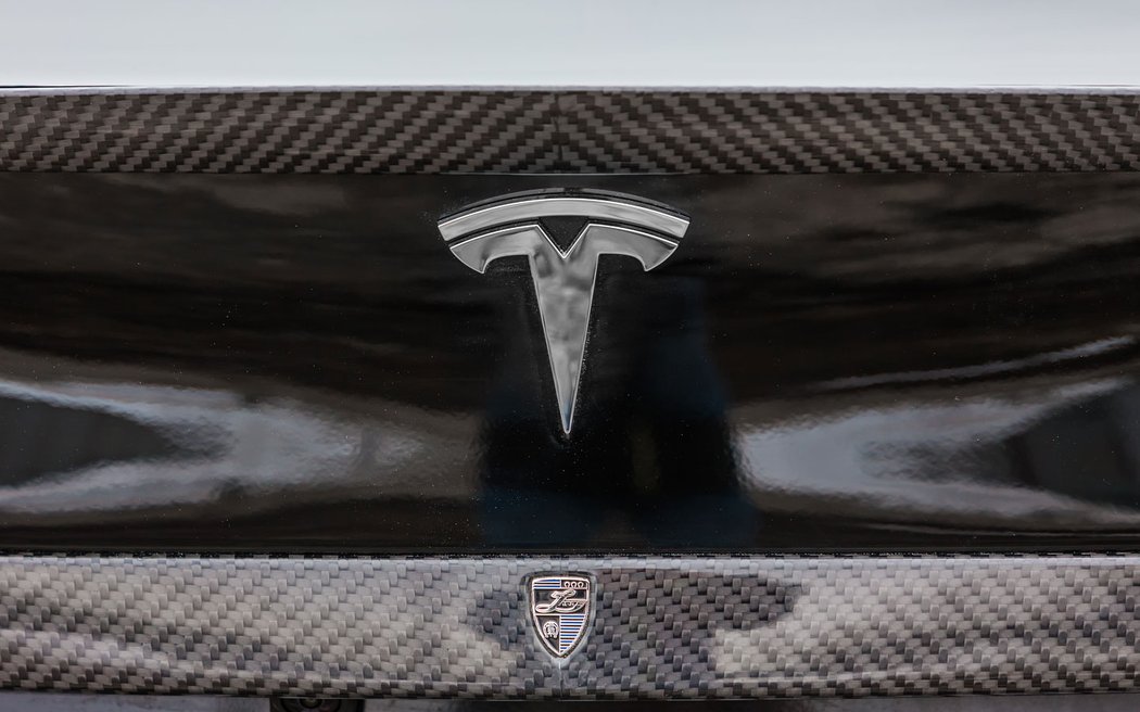 Tesla S