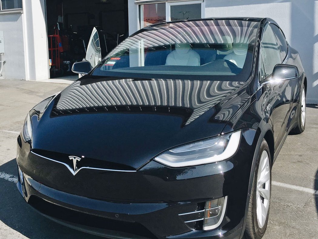 Tesla Model X 90D