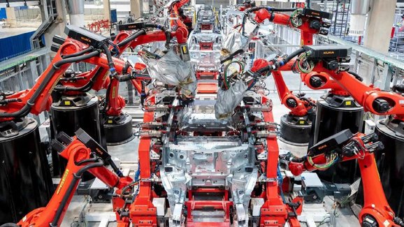 Tesla chce ušetřit na výrobě aut způsobem, který ostatní nepoužívají kvůli vysokým nákladům