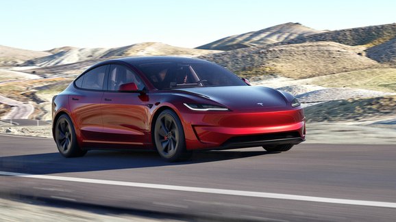 Tesla Model 3 Performance dá stovku za 3,1 sekundy. Přitom nestojí jmění