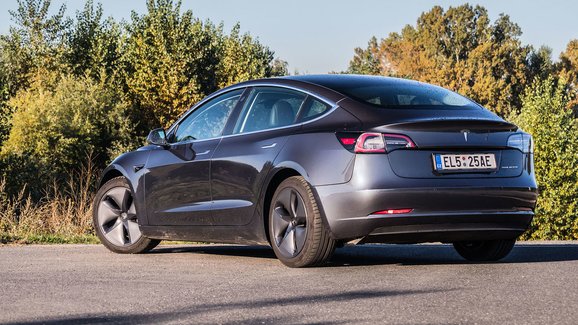 Tesla Model 3 slaví. Je nejprodávanějším automobilem v Evropě!