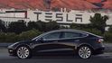 První sériová Tesla Model 3 vyrobena. Přednost před zákazníky mají zaměstnanci