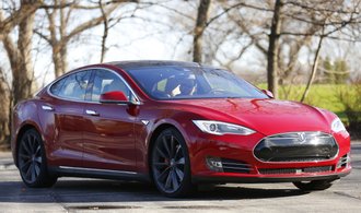 Investiční newsletter: Akcie automobilky Tesla čeká raketový růst, tvrdí tým hvězdné investorky