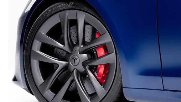 Tesla Model S Plaid dostane karbon-keramické brzdy, ovšem za tučný příplatek