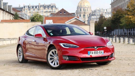 Tesla Model S může brzy nabídnout dojezd přes 640 km, tvrdí Musk