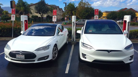 Tesly Model S a X prý musí ze skladů, automobilka zřejmě chystá facelift