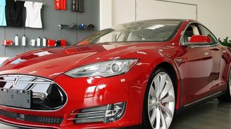 Tesla dokázala na jedno nabití ujet přes 900 kilometrů, mělo to ale háček