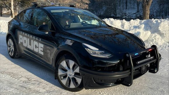 Policejní Tesla Model Y prý za 10 let služby ušetří 1,8 milionu, tvrdí policisté z USA
