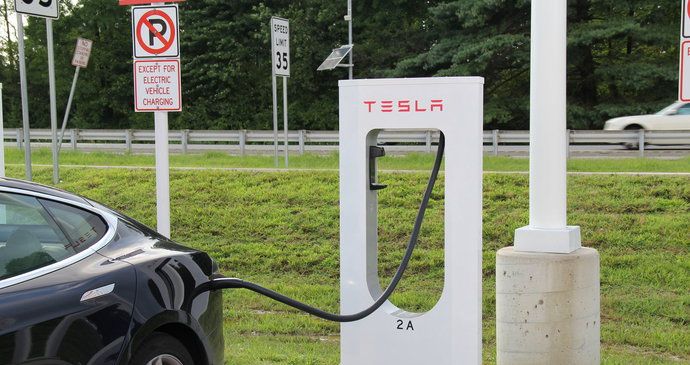 Norsko plánuje od roku 2025 „zelenou“ revoluci: Zakážou prodej aut jezdících na benzin a diesel 