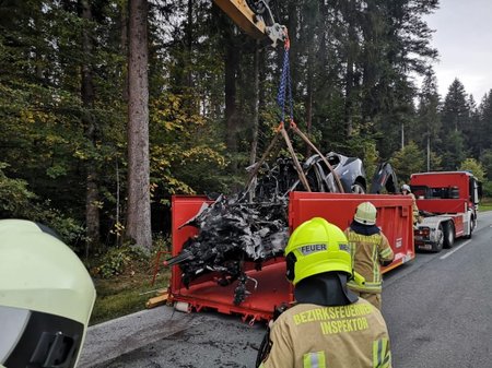 V Rakousku hořel elektromobil Tesla.