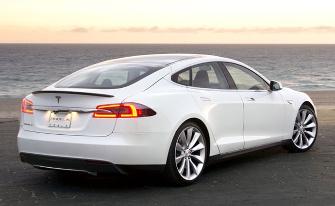 Tesla chce konkurovat BMW 3, auto bude vyvíjet v Evropě