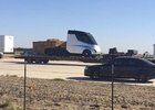 Špion vyfotil elektrický tahač Tesla Semi. Jak vypadá budoucnost nákladní dopravy?