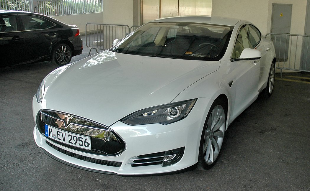 Tesla S