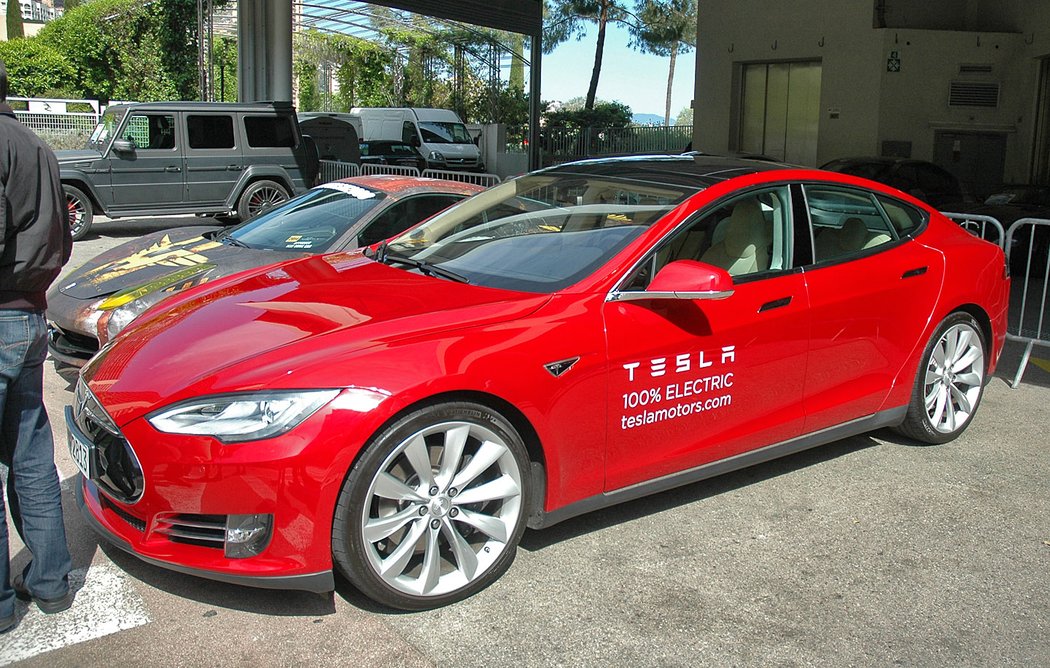 Tesla S