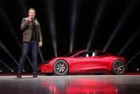 Elon Musk prodal akcie Tesly za 165,6 milionu korun. Kvůli právní bitvě u Twitteru