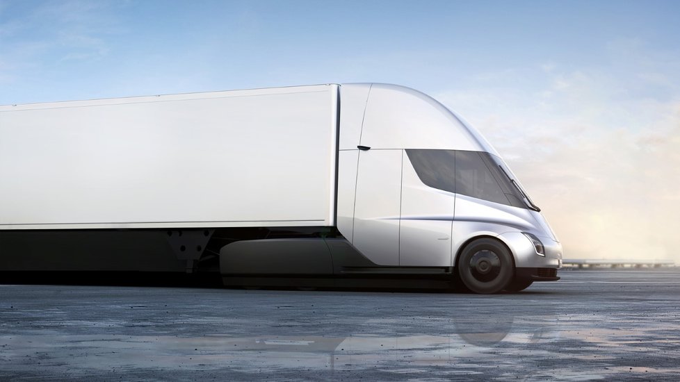 Prototyp elektrického tahače Tesla Semi. Na jedno nabití prý dokáže ujet až 800 km při maximálním zatížení a dálniční rychlosti. Z nuly zvýší rychlost na 96 kilometrů za hodinu bez nákladu za pět sekund a s nákladem za 20 sekund.