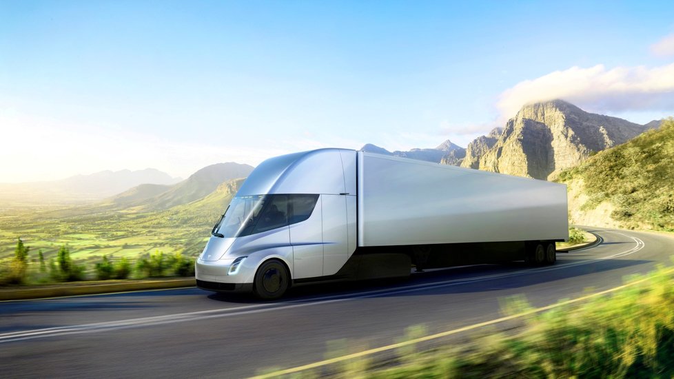 Prototyp elektrického tahače Tesla Semi. Na jedno nabití prý dokáže ujet až 800 km při maximálním zatížení a dálniční rychlosti. Z nuly zvýší rychlost na 96 kilometrů za hodinu bez nákladu za pět sekund a s nákladem za 20 sekund.