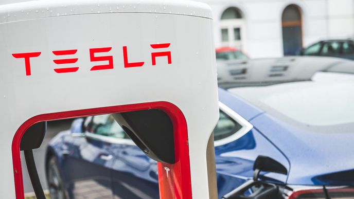 Tesla Supercharger v Lovosicích