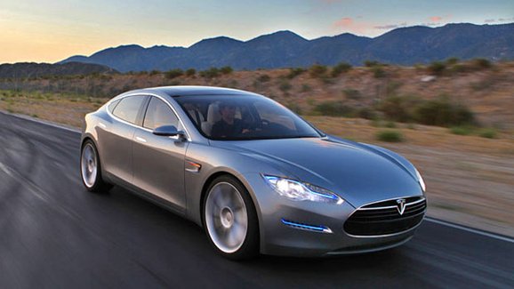 Tesla svolává k opravě 123.000 vozů Model S. Co je důvodem?