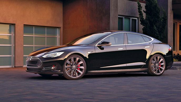 Tesla vyráběná auta připraví na autonomní režim