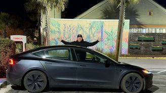 Realita autonomie: Řidič najel tisíce kilometrů bez dotyku volantu Realita autonomie: Řidič najel tisíce kilometrů bez dotyku volantu