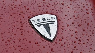 UBS: Tesla jasně vede v závodě o dostupné baterie pro elektromobily. Blíží se bodu zlomu