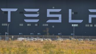 Tesla v Číně udivuje. Žádná jiná auta tam nesjela z nové výrobní linky tak rychle