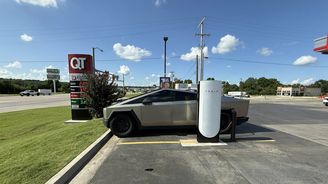 Řidič najel tisíce kilometrů bez dotyku volantu Řidič najel tisíce kilometrů bez dotyku volantu